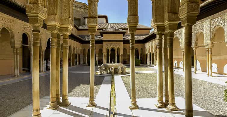 Alhambra: Palace & Generalife Gardens Fast-Track Tour