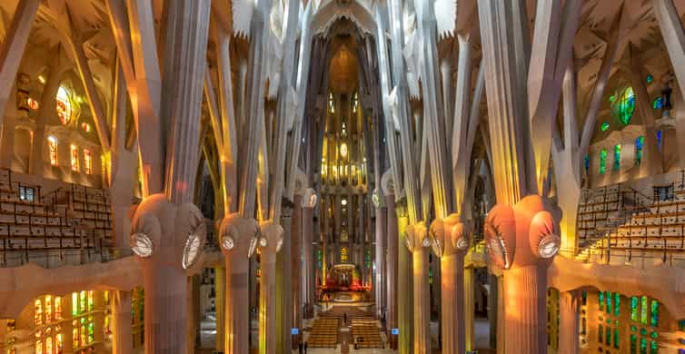 Barcelona: Sagrada Familia Fast-Track Ticket