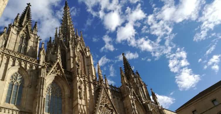 Barcelona: Sagrada Familia and Gothic Quarter Walking Tour