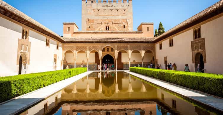 Skip-the-Line Alhambra & Nasrid Palaces Guided Tour