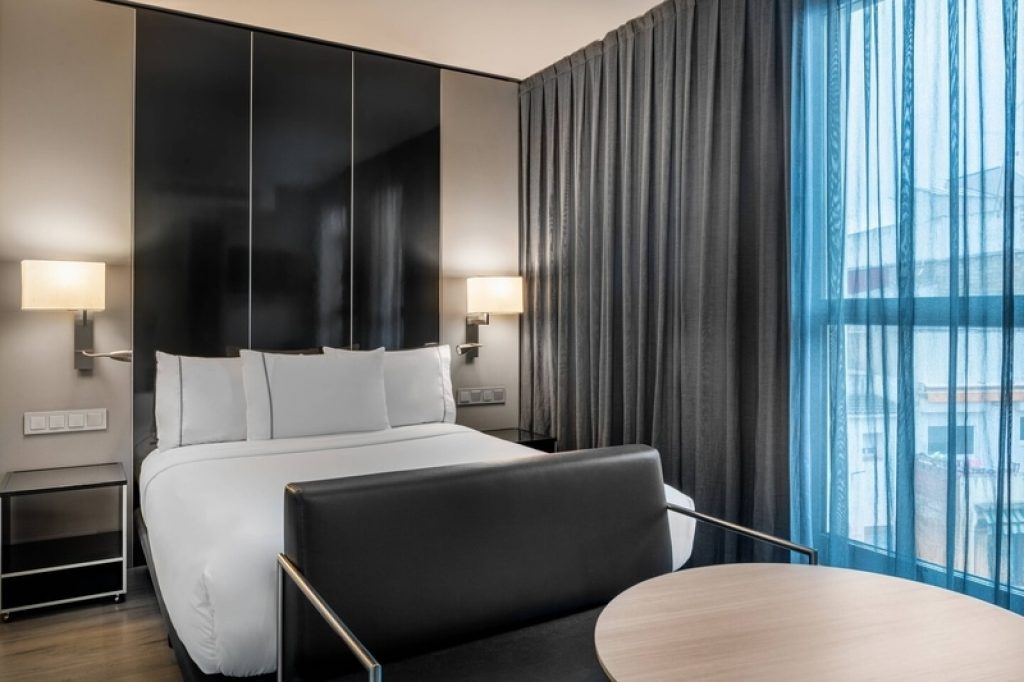 AC Hotel by Marriott Sants room