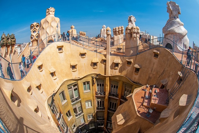 curving-building-in-spain