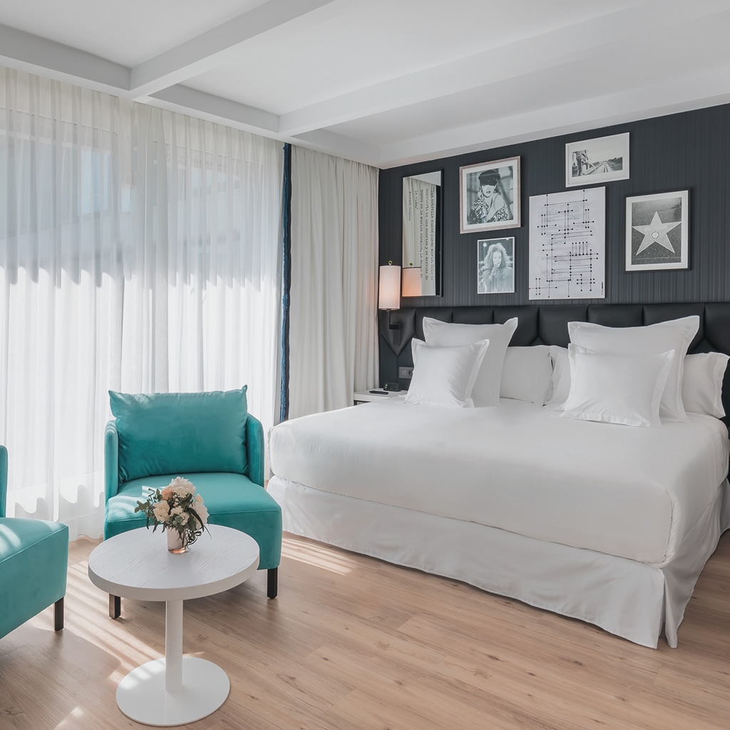 Hotel room in Barcelo Imagine in Madrid with blue and white tones