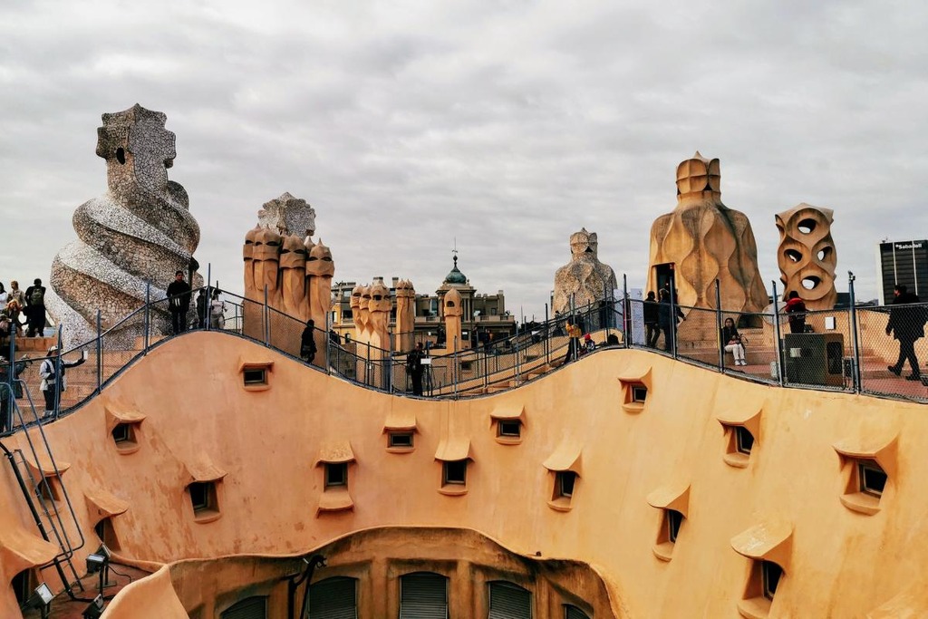 Barcelona architecture and sculptures 
