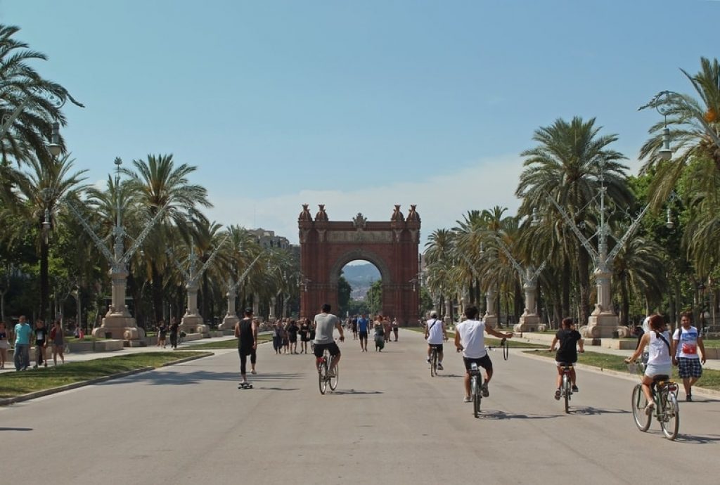 barcelona-people-on-bicycles-riding-towards-arc-de-triomf
