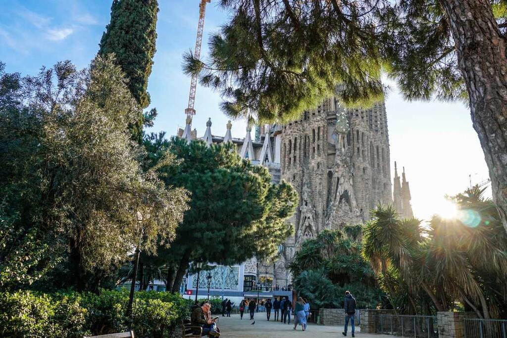 Image of La Sagrada Familia from the green park 