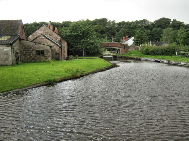 File:Bridge 38 - geograph.org.uk - 1422044.jpg