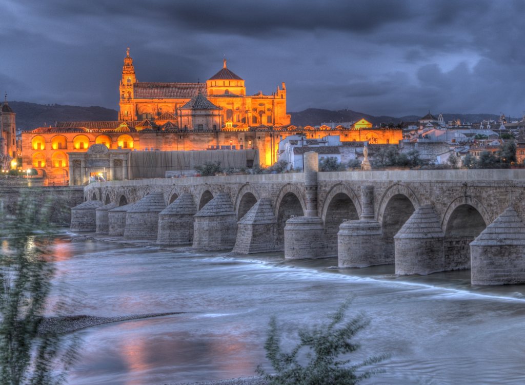 A 2000 year old Roman bridge in Cordoba