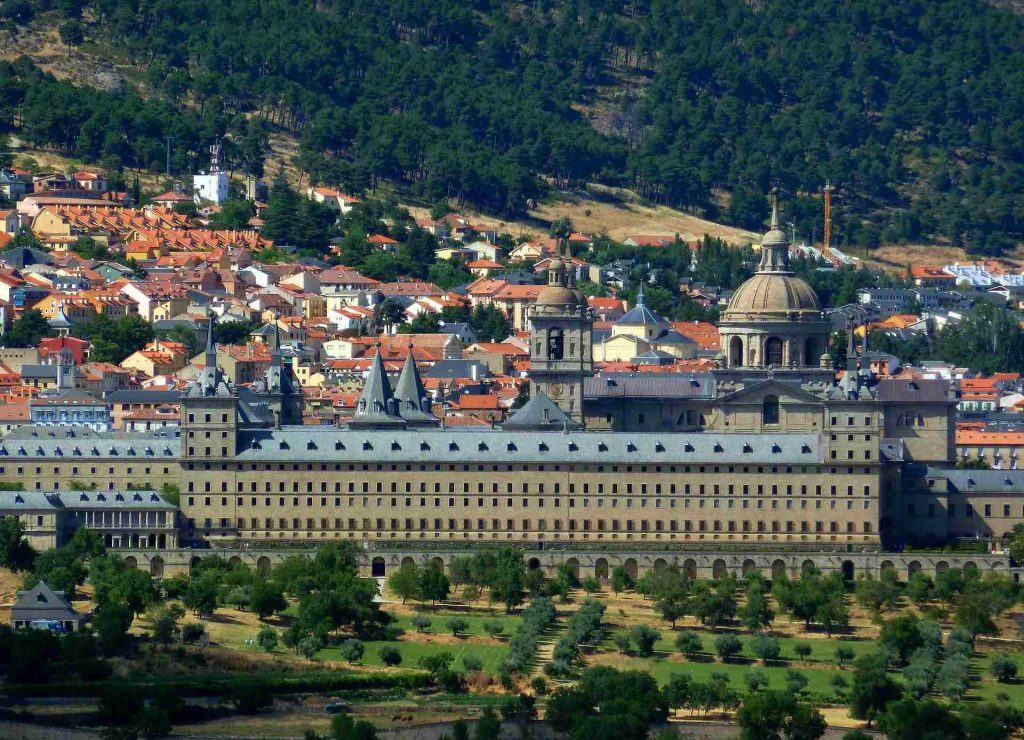 el-escorial-palace-outside