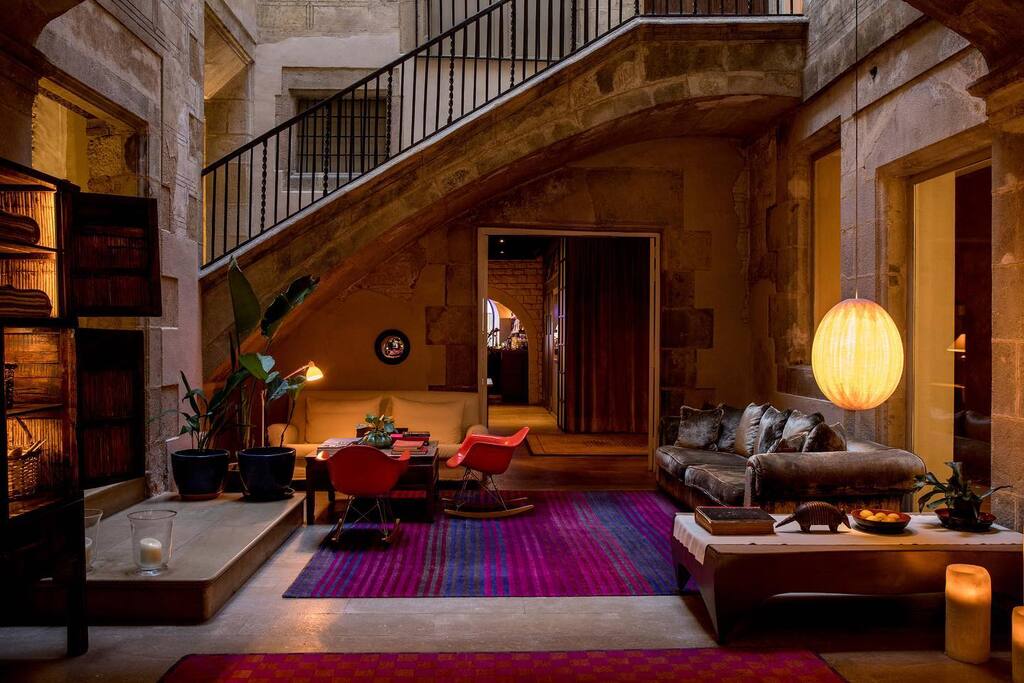 Hotel Neri Barcelona lobby area with brown, pink and purple decor