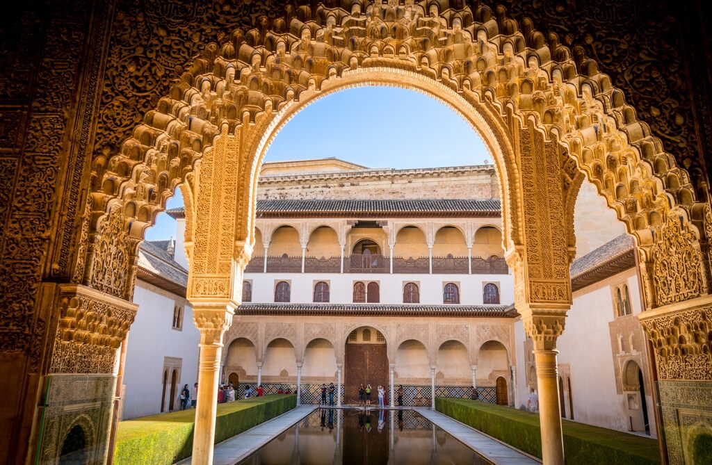 inside view of the alhambra palace