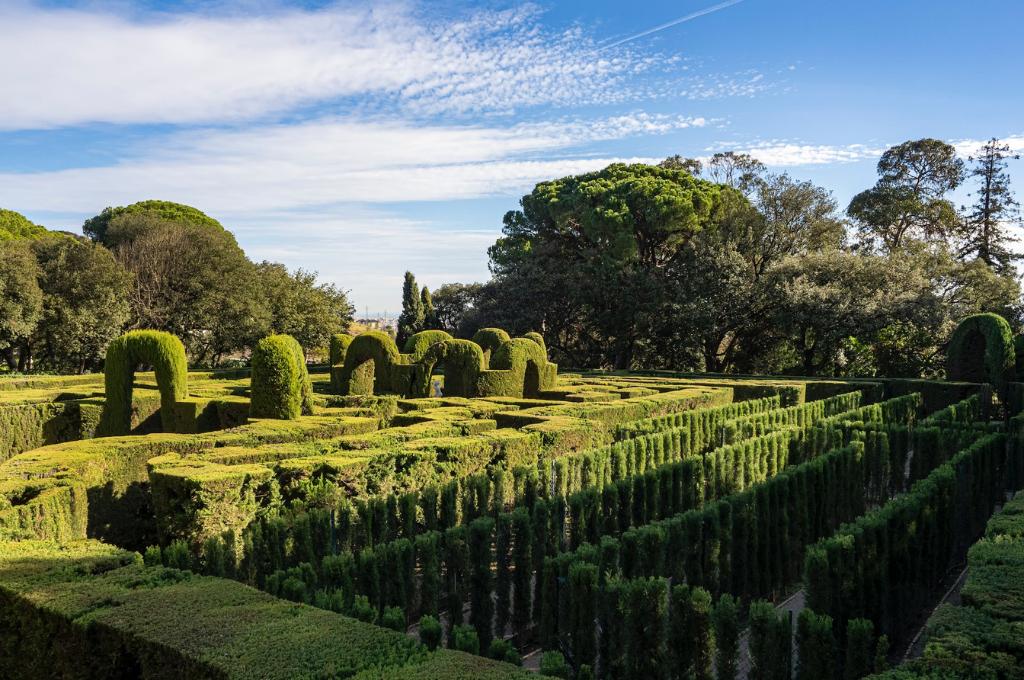 Large maze in the center of a park in Barcelona