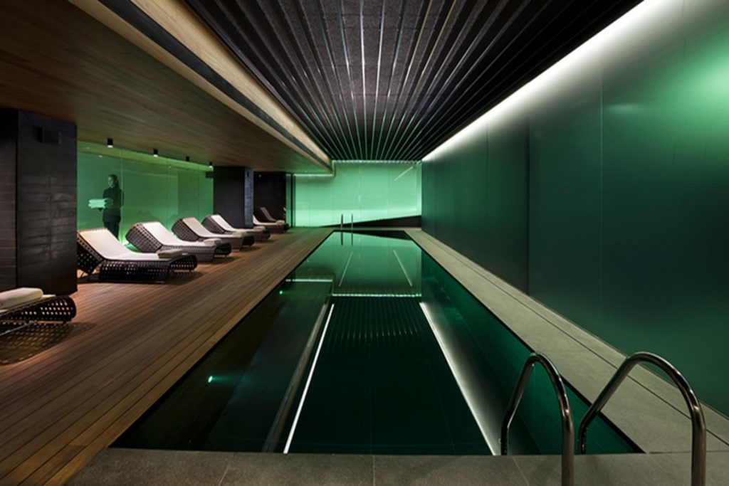 Heated-pool-in-the-Mandarin-Oriental-spa