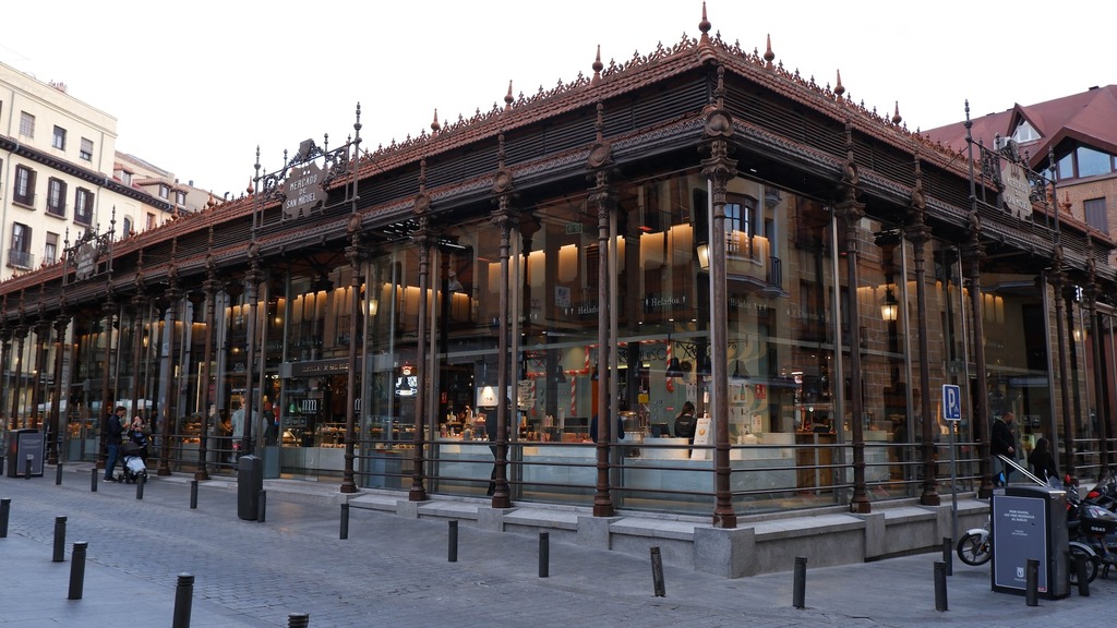 mercado-de-san-miguel-market-building-in-madrid