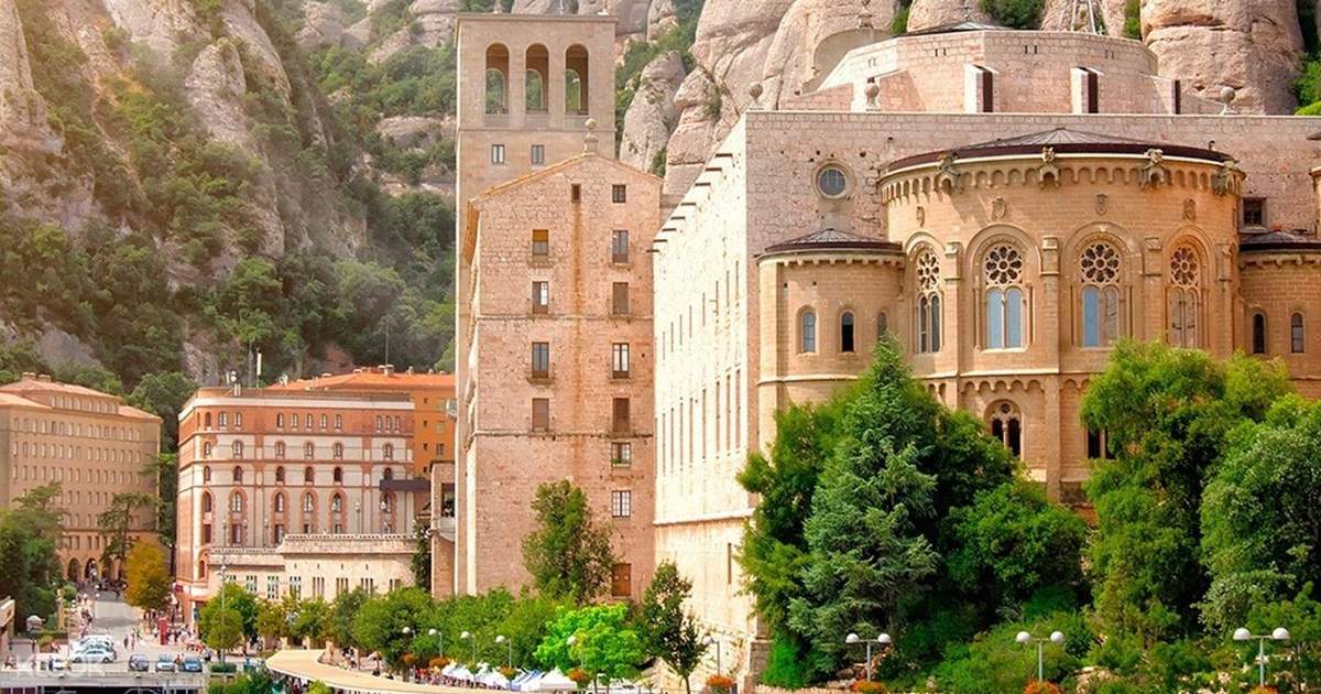 Montserrat and Hiking Half Day Tour (Small Group)