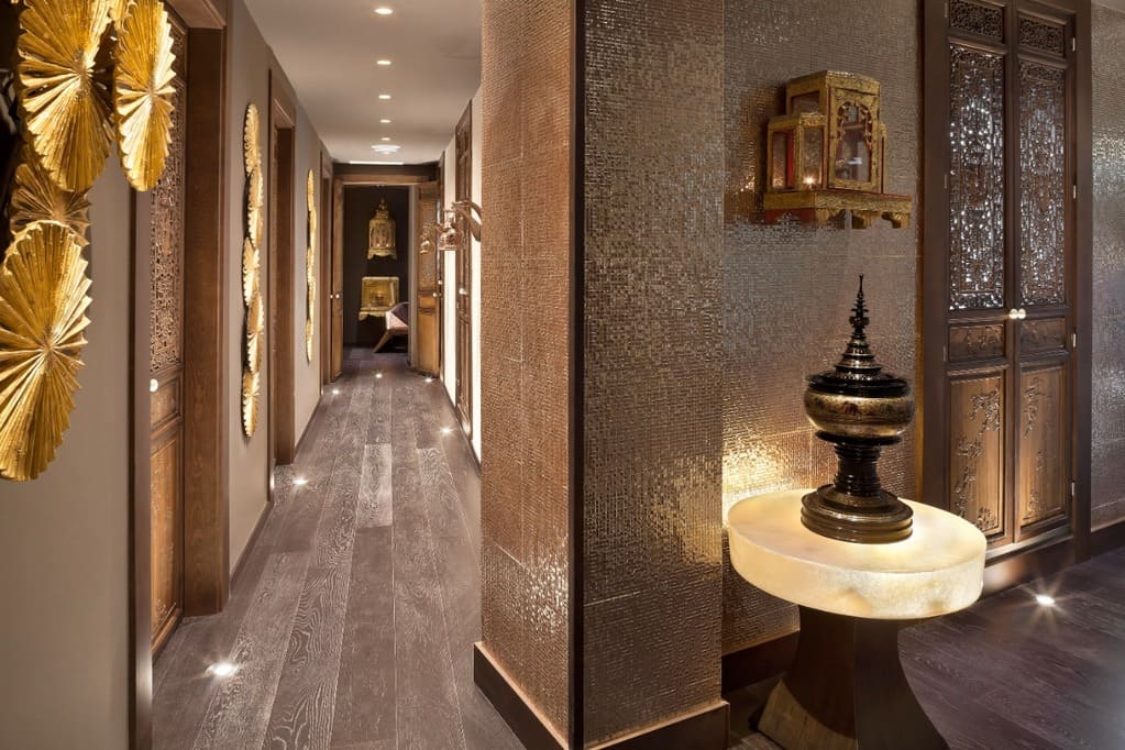 Lobby of Palacio de los Duques hotel in Spain with brown accents and walls