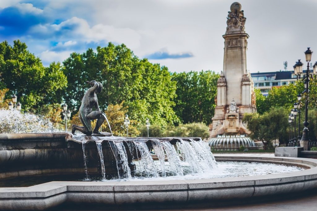 fountain-plazas-in-madrid
