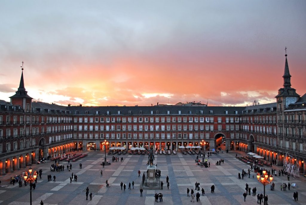 huge-plaza-in-madrid-plaza-mayor