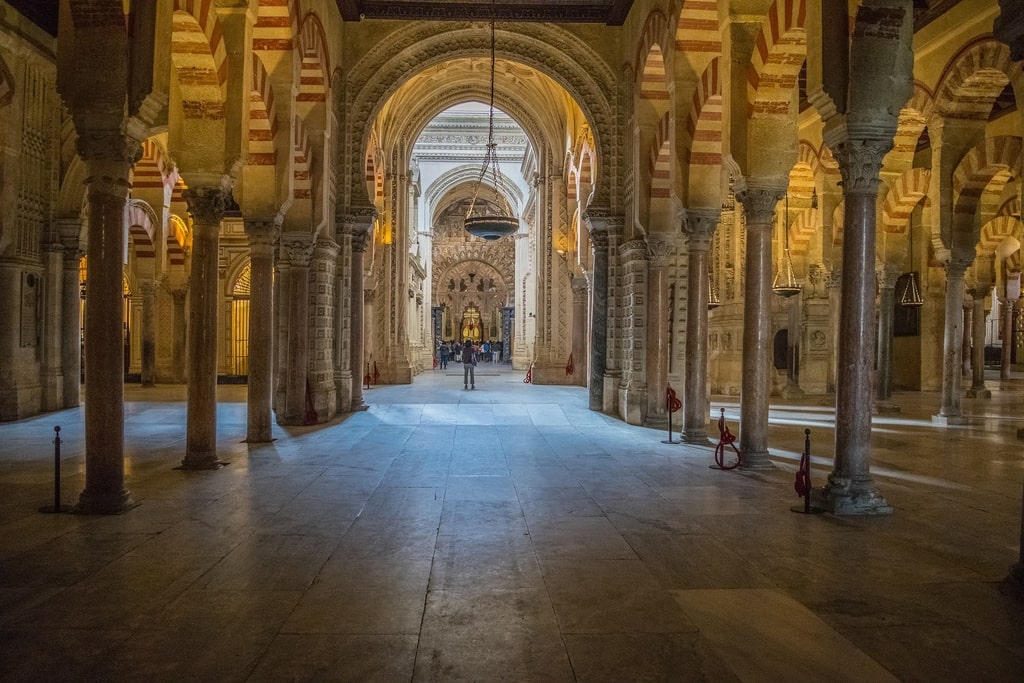 prayer-hall-in-mosque-of-cordoba-spain