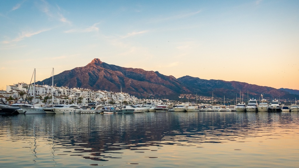 peurto banus yachts and mountain