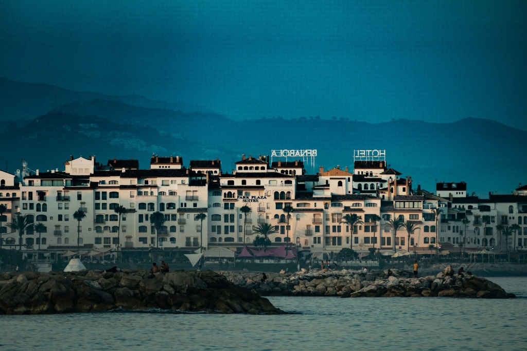 peurto banus buildings by coast