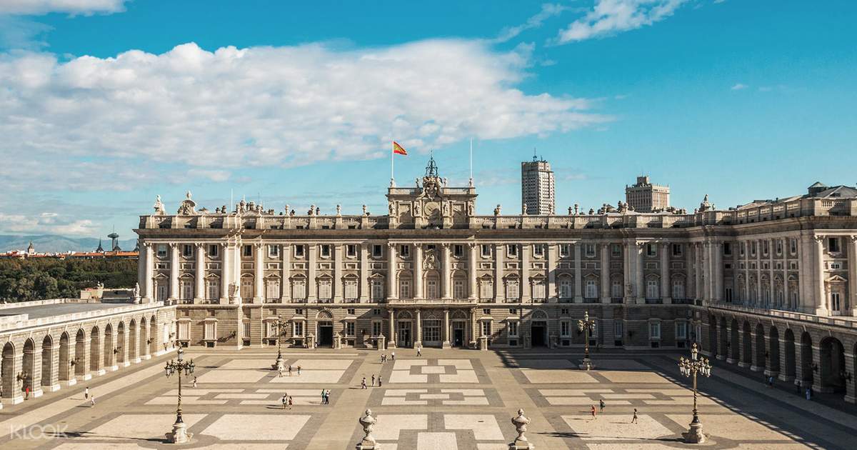 Royal Palace of Madrid Guided Tour with Fast Track Access