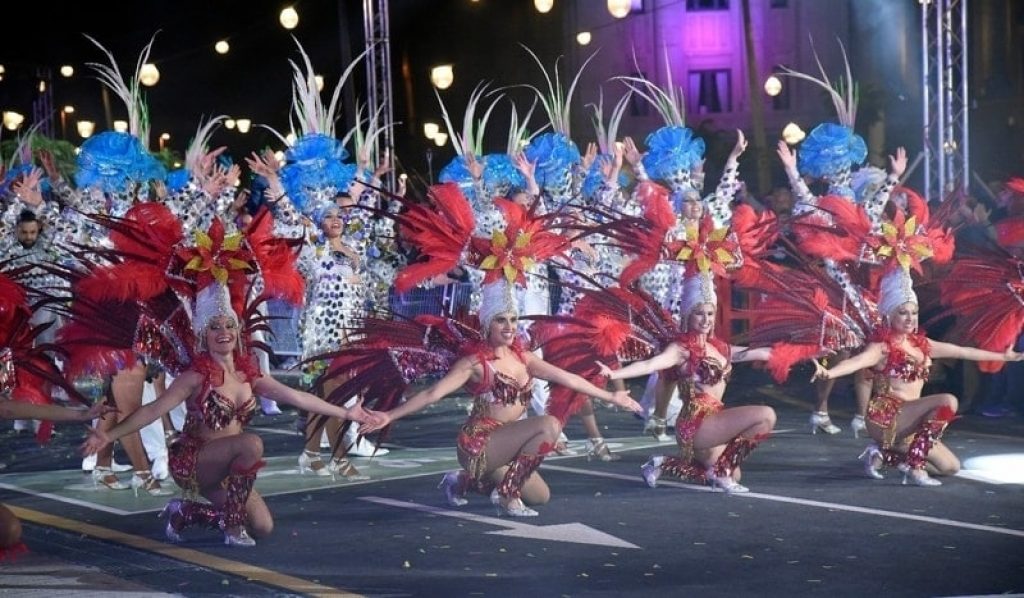 santa-cruz-carnival-dancers