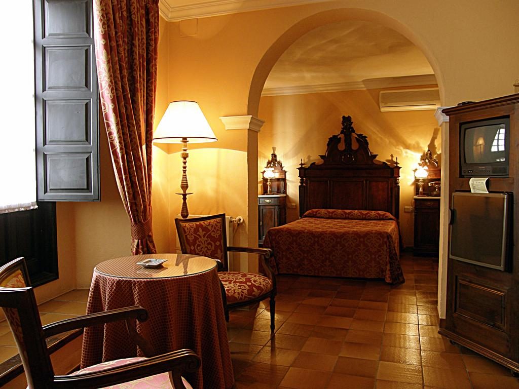 king-sized-bedroom-in-spain