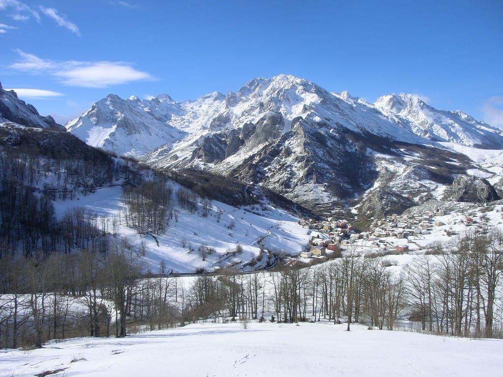 snow-covered-mountain-in-spain