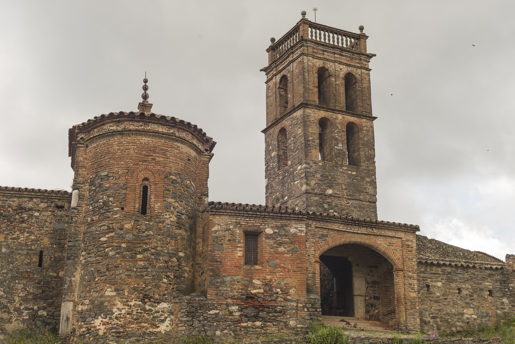 the-mosque-of-almoaster-la-real-during-the-day