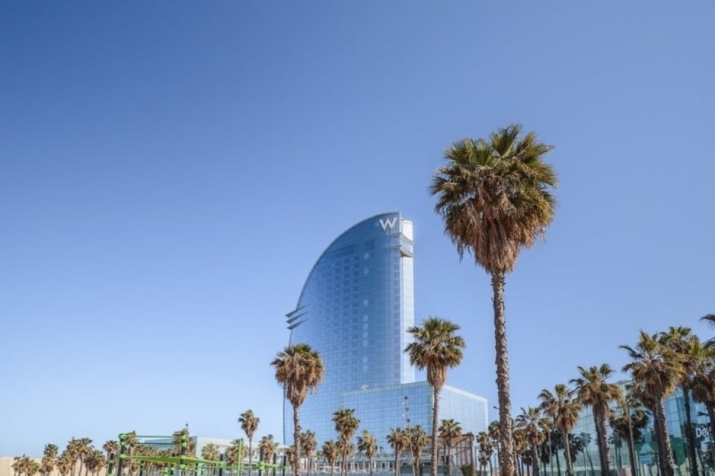 The-W-Hotel- Barcelona-view-from-the-beach-below