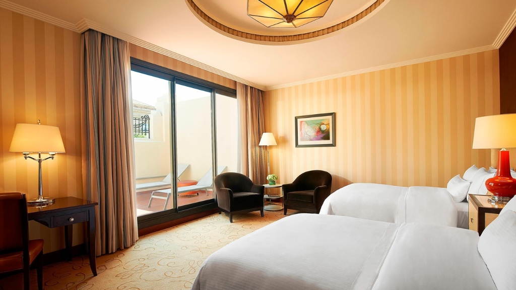 A bedroom in The Westin Valencia