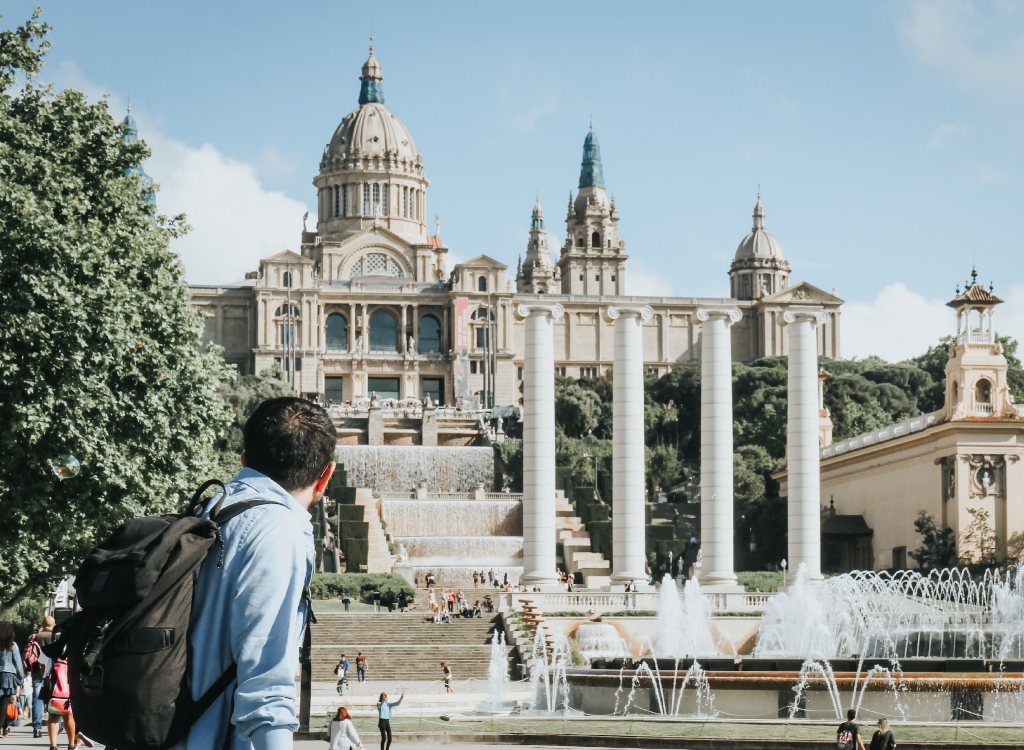tourist looking at a Barcelona museum