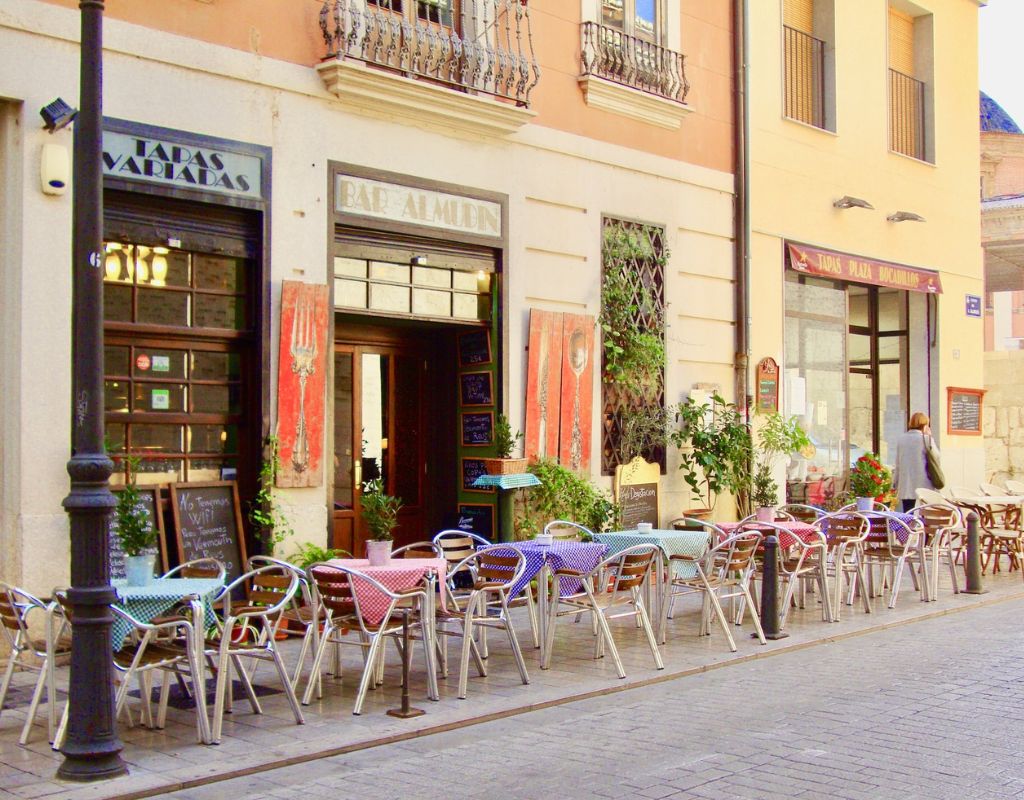 Cute Café with outdoor seating in Valencia