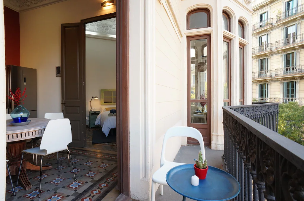 budget-apartment-with-balcony-view